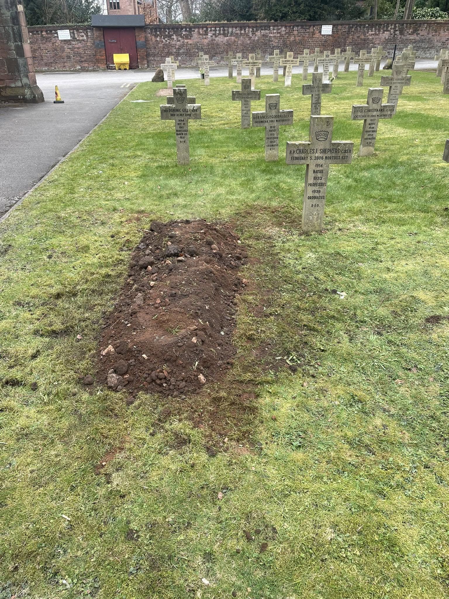 fr dickie grave 