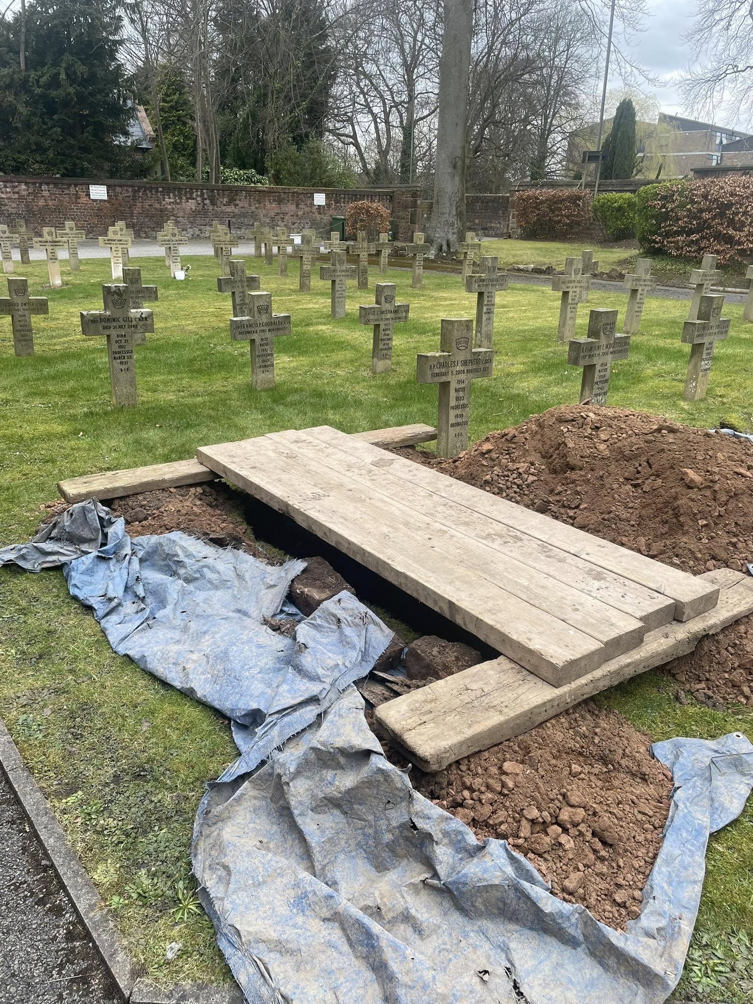 fr dickies grave open